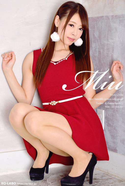 MIU/私服(ハイレグ展開)